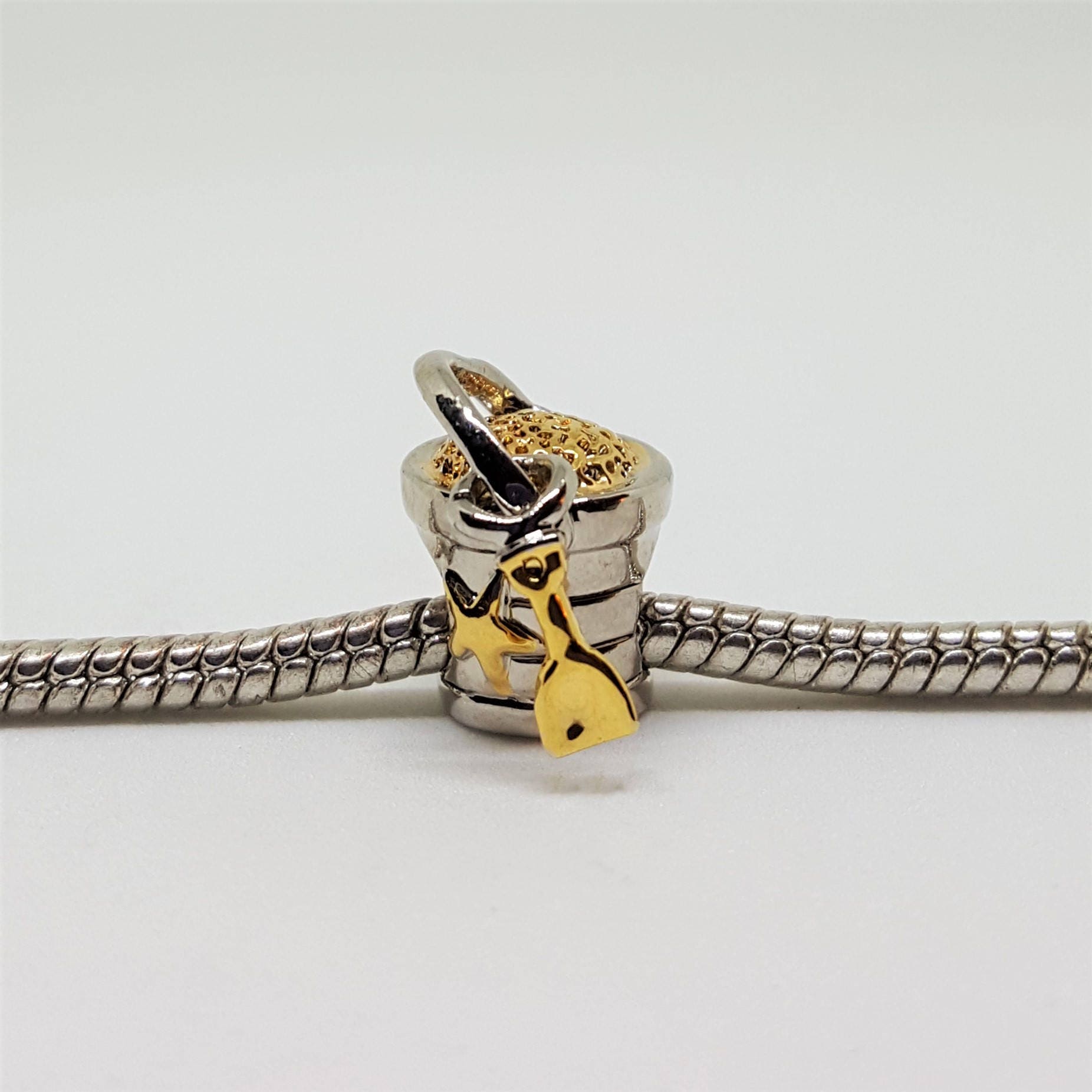 Zweifarbiger Sandeimer Anhänger Für Armbänder Zweifarbiger Sandeimer Anhänger Für Armbänder von charmco