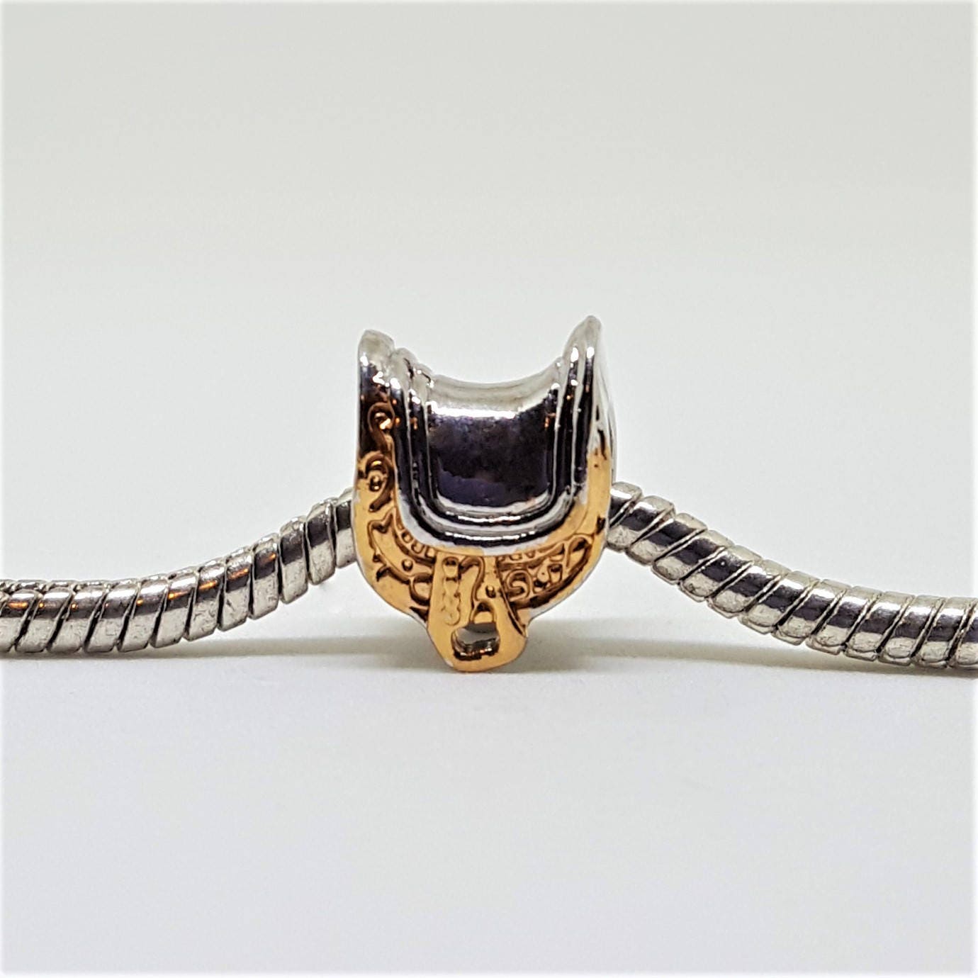 Zweifarbiger Sattel Anhänger Für Armbänder Zweifarbiger Sattel Anhänger Für Armbänder von charmco