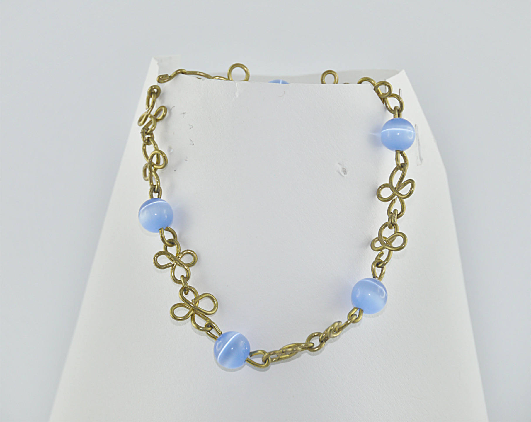 Armband Messing Wire Wrapping Blumen Und Katzenaugeblaue Glasperlen Armband Messing Wire Wrapping Blumen Und Katzenaugeblaue Glasperlen von charmescreations