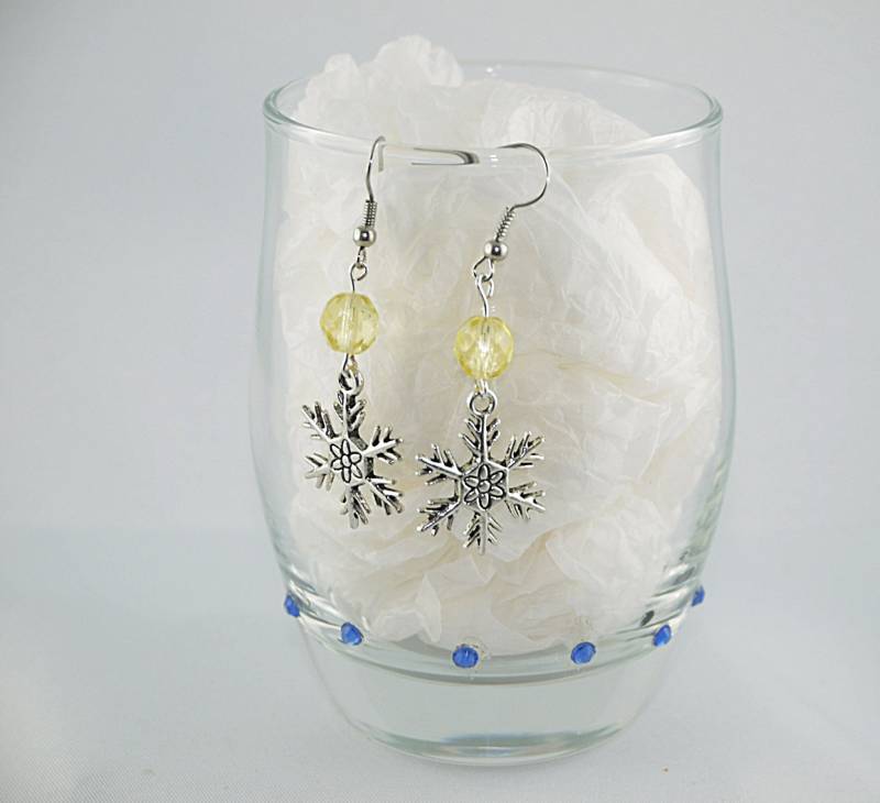 Ohrringe Gelb Boho Und Schneeflocke Silber Metall-Perlen Ohrringe Gelb Boho Und Schneeflocke Silber Metall-Perlen von charmescreations