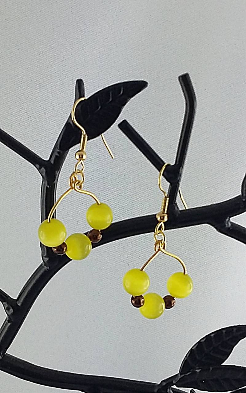 Ohrringe Mini-Creoles-Gelbe Und Braun-Perlenvergoldet Rahmen Ohrringe Mini-Creoles-Gelbe Und Braun-Perlenvergoldet Rahmen von charmescreations