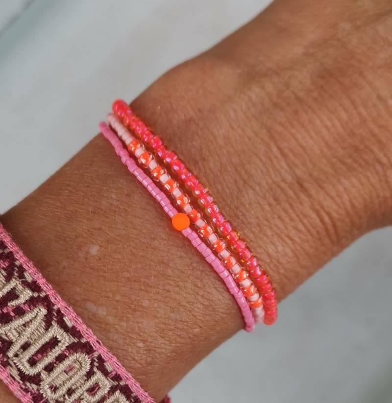 Armband Dreireihig Boho - Glasperlen Seed Beads Rosa Pink Neon Orange von charmone