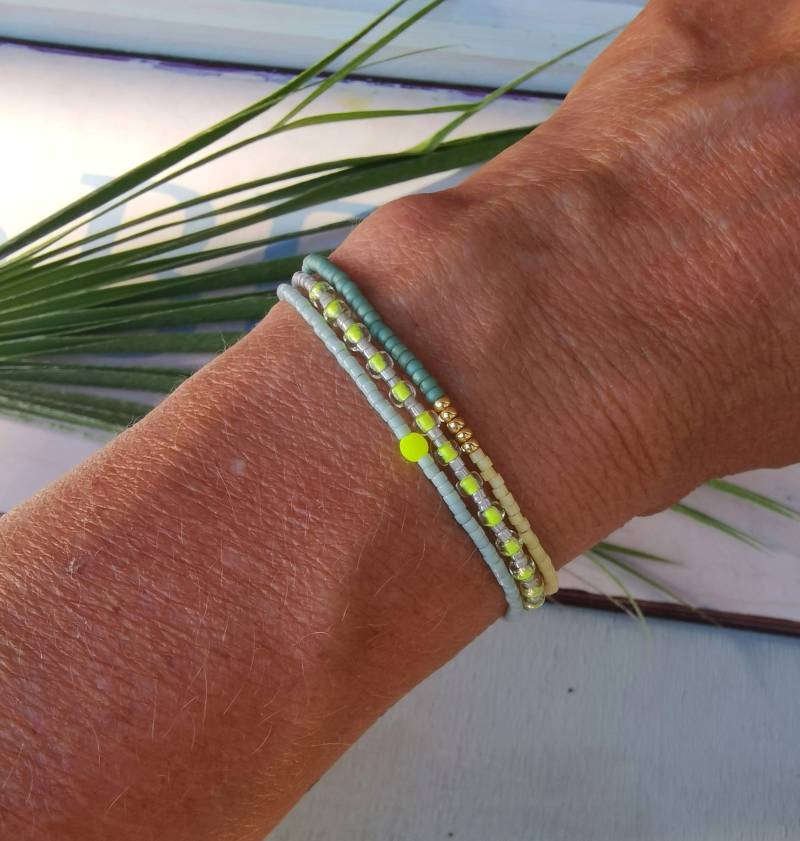 Armband Dreireihig Boho - Miyuki Glasperlen Neon Gelb Mint Grau Grün von charmone