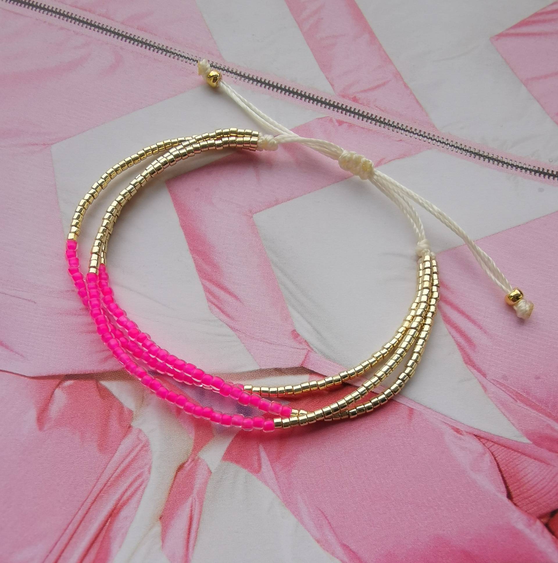 Armband Dreireihig Boho - Miyuki Glasperlen Neon Pink Goldfarben von charmone
