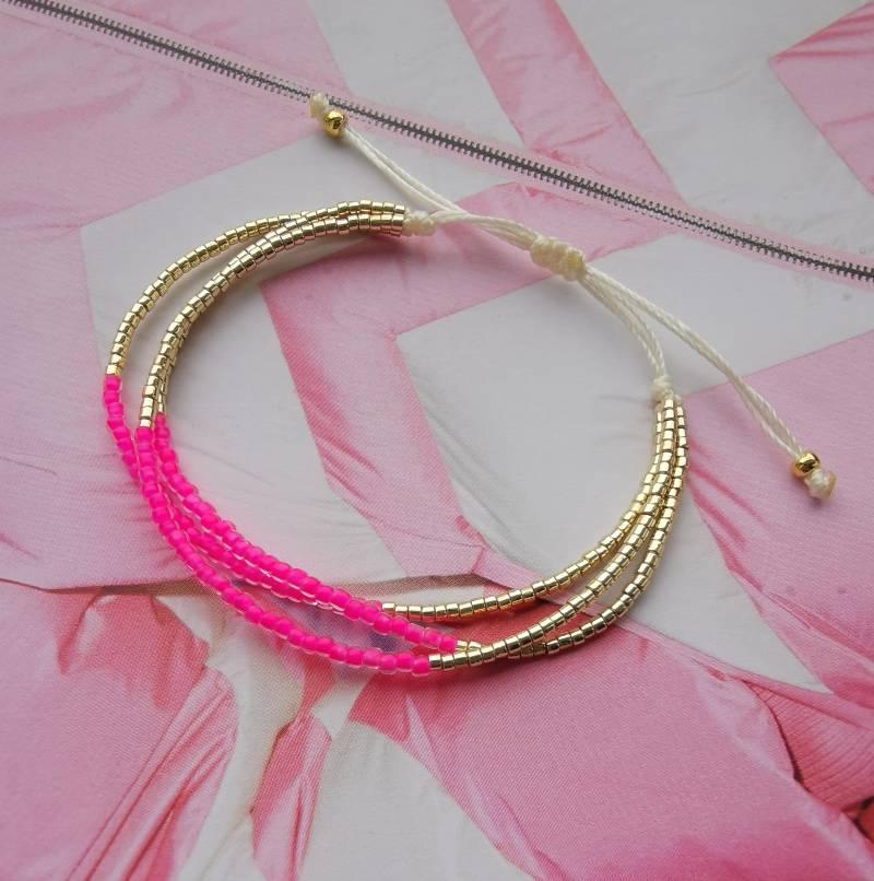 Armband Dreireihig Boho - Miyuki Glasperlen Neon Pink Goldfarben von charmone