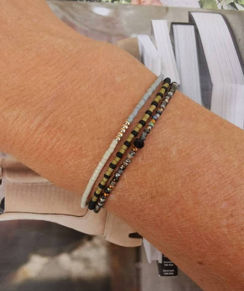 Armband Dreireihig Boho - Miyuki Glasperlen Schwarz Oliv Grau von charmone