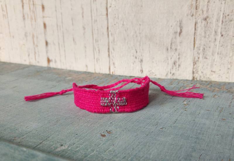 Armband Handgewebt Boho Chic Kreuz Pink Silber Loom Bracelet von charmone