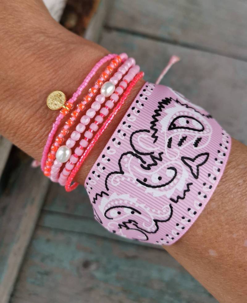 Armband Mehrreihig + Stoffbändchen Im Paisley Look - Boho Münze Glasperlen Seed Beads Rosa Pink Neon Orange Süßwasserperlen von charmone