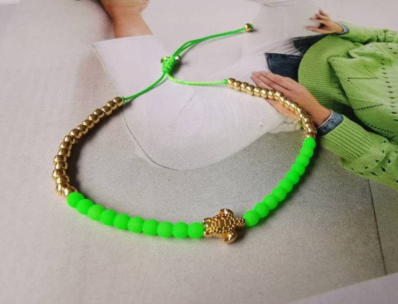 Armband - Schildkröte Zart Neon Grün Gelb Orange Pink Goldfarben von charmone