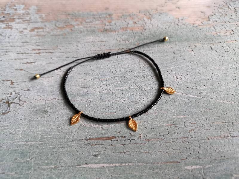 Armband Schwarz - Miyuki Blatt Zart Goldfarben von charmone