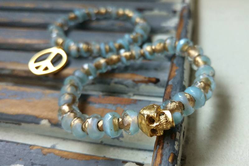 Armband Skull Roller Beads Gold Blau von charmone