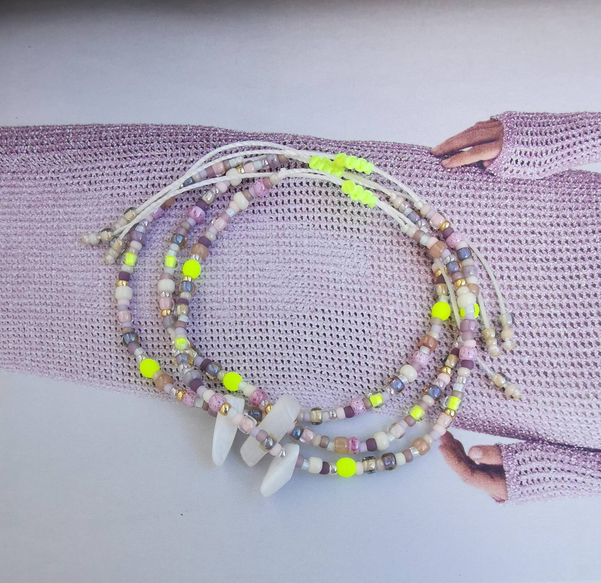 Armband - Toho Beads Glasperlen Neon Zart Hippie Boho Mondstein Armband - Toho Beads Glasperlen Neon Zart Hippie Boho Mondstein von charmone