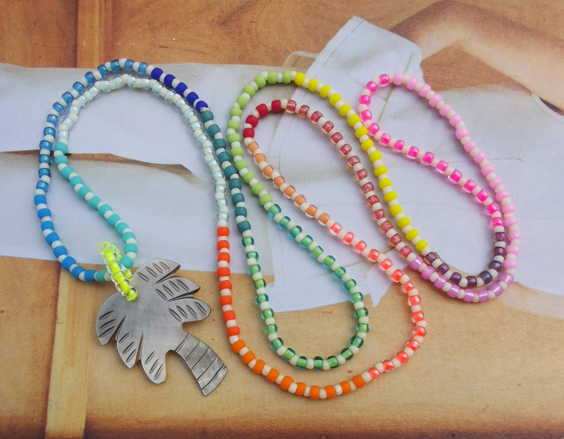 Kette - Palme Hippie Boho Toho Beads Bunt Zart Neon von charmone