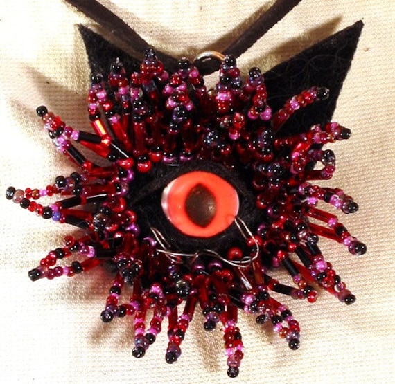 Rotes Katzenauge Anhänger Resin Auge Schwarz Und Rot Perlenkette von chatnoirstudios