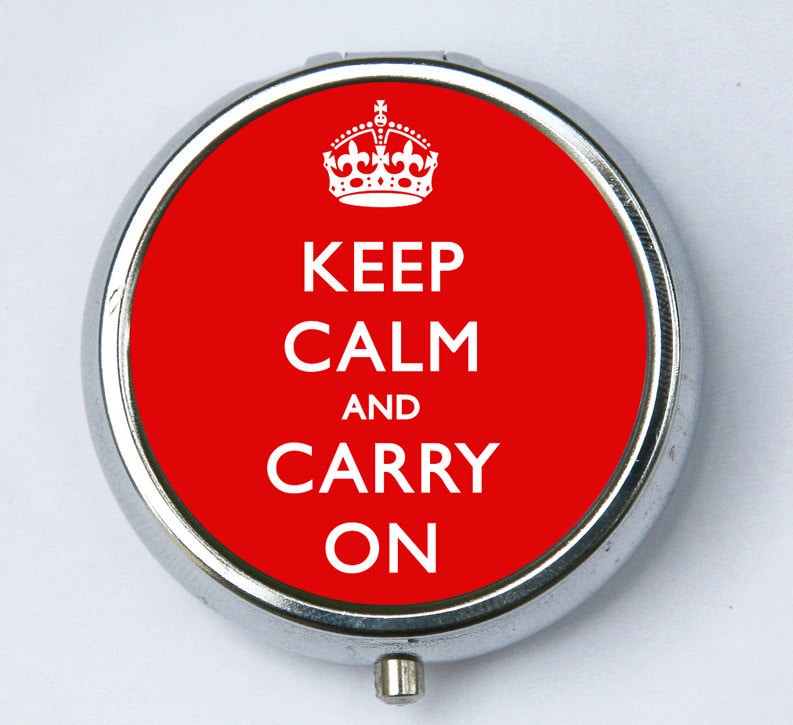 Keep Calm & Carry On Rote Krone Pillendose Pillenhalter von che655