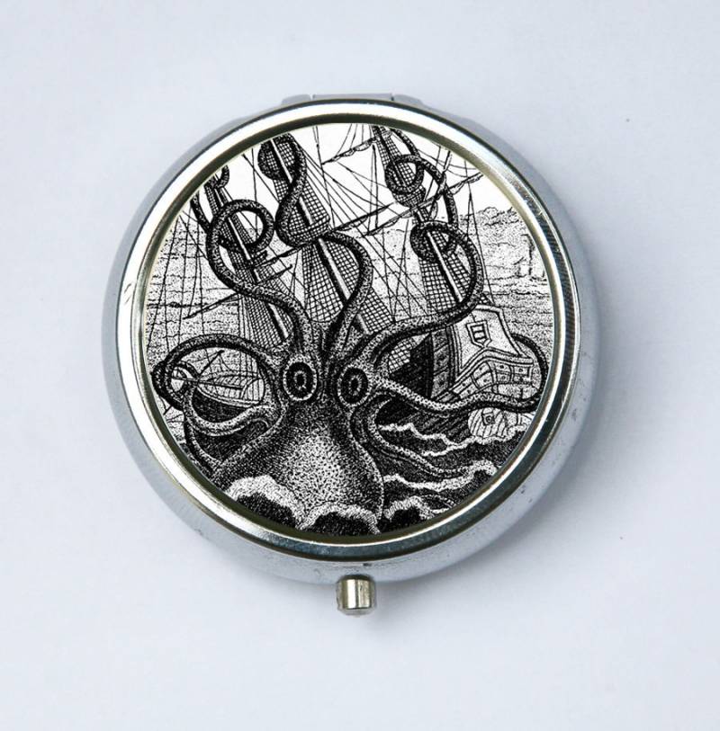 Oktopus Angreifendes Schiff Pillenbehälter Pillendosenhalter Pillendose Steampunk Gothic Nautisch von che655