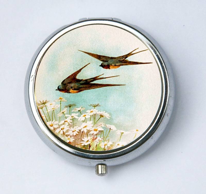 Schwalben Pillbox Pillendose Boxhalter Fliegende Gänseblümchen Blumen Vögel Natur Ruhe Hübsch von che655
