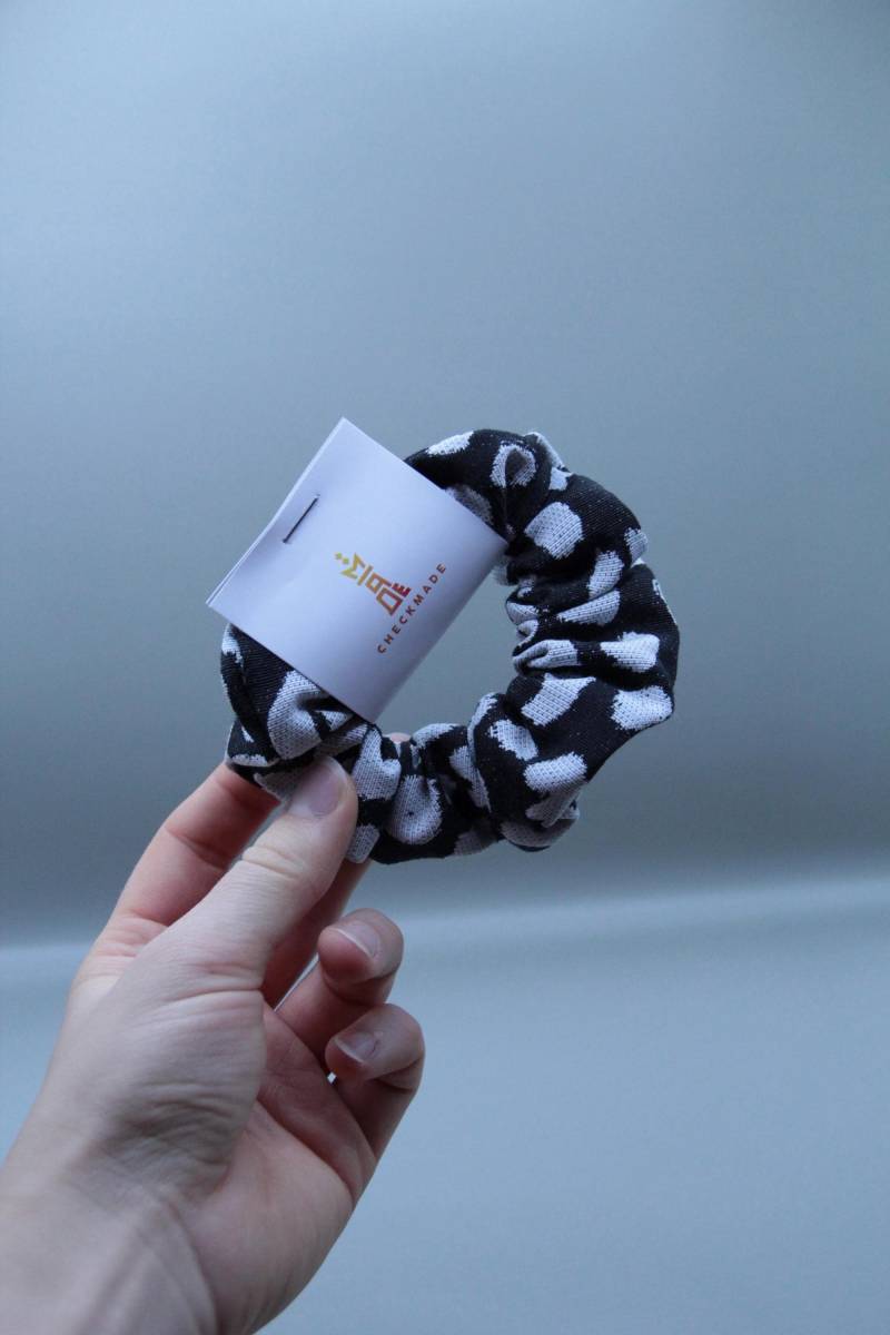 Scrunchie Baumwolle Haargummi Zopfgummi Schwarz Weiß von checkmade