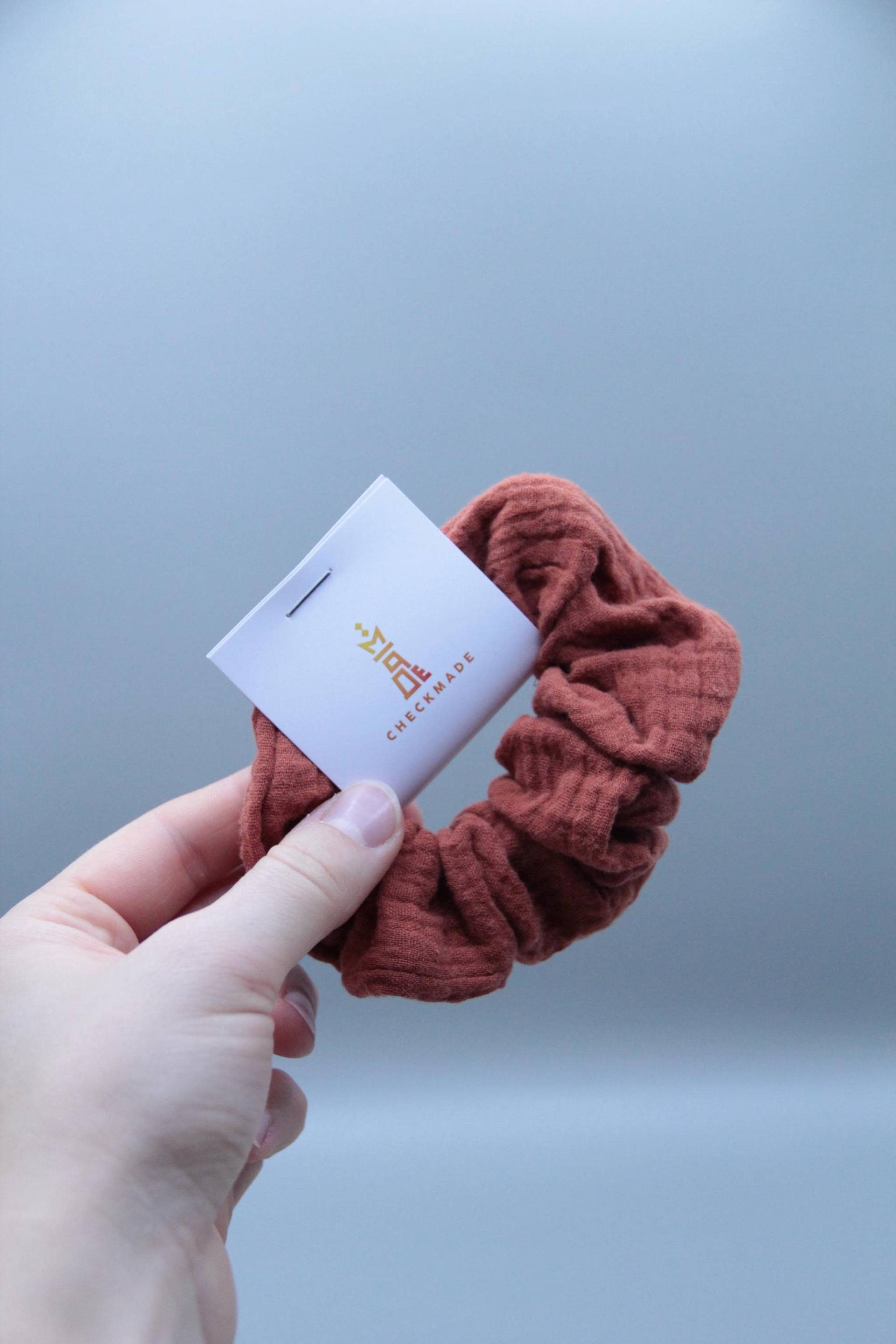 Scrunchie Musselin Haargummi Zopfgummi Rostrot von checkmade