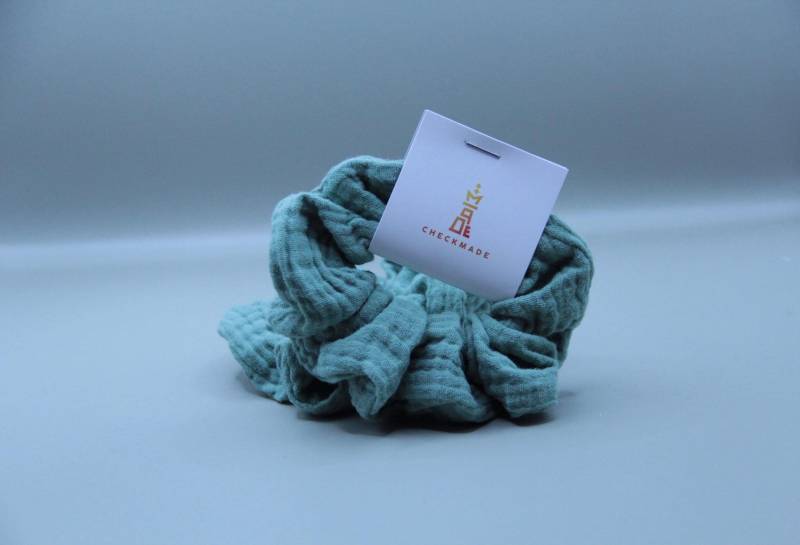 Scrunchie Musselin Haargummi Zopfgummi Salbeigrün von checkmade