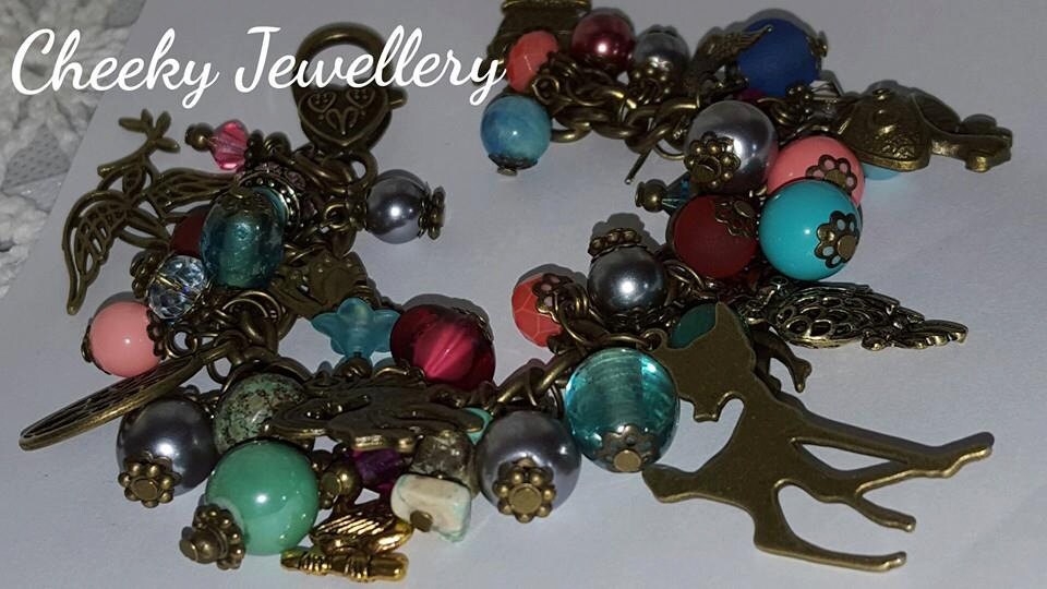 Freche Schmuck Damen Bambi Und Waldfreunde Bettelarmband, Hirsch, Niedliches Armband, Charms, Handgemacht, Tiere, Wunderschöne Glasperlen. Geschenk von cheekyjewellery