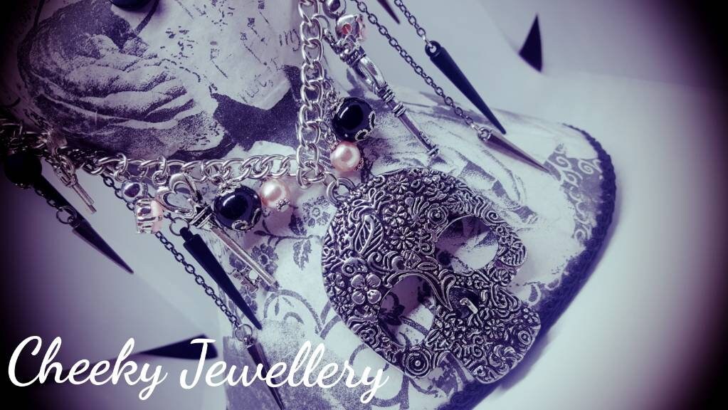 Rock Princess Damen Halskette Mit Armband, Wunderschöne Steampunk Schmuck. Tolle Mitbringsel Für Geburtstage Und Weihnachten von cheekyjewellery