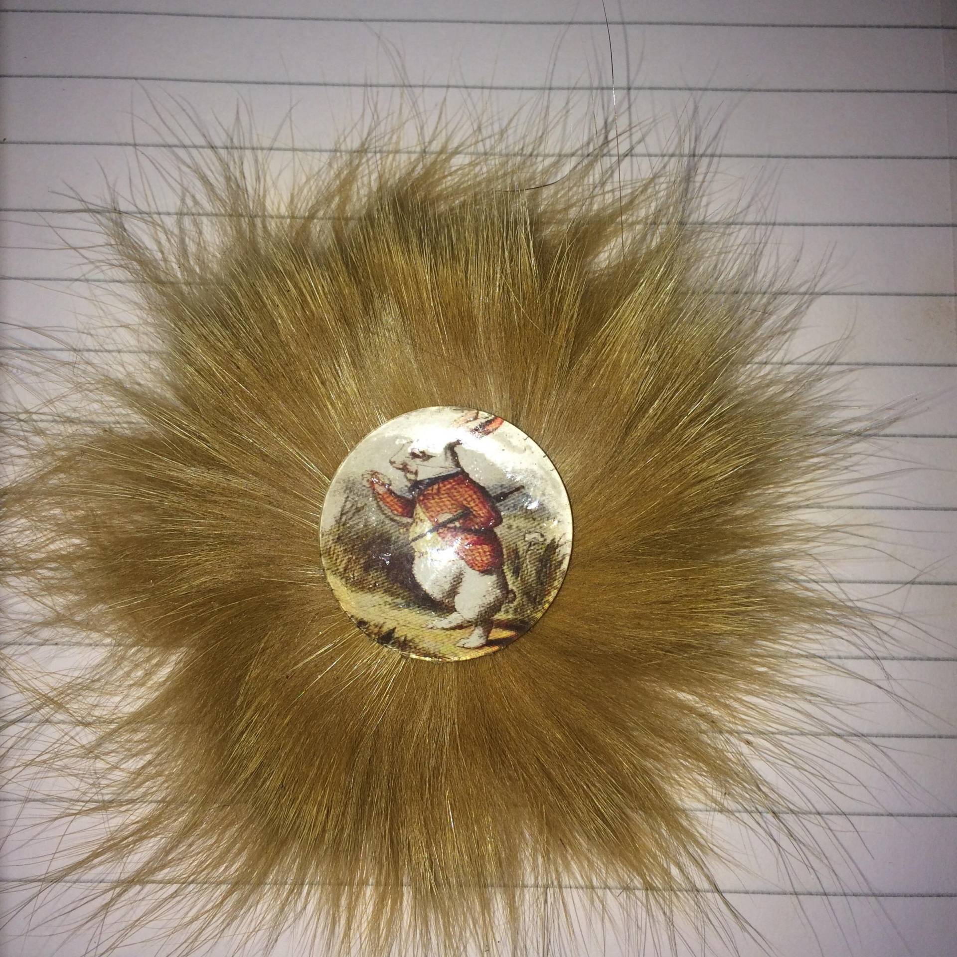 Retro Alice Im Wunderland Weißes Kaninchen Braun Oder Kamel Pelz Brosche Haarspange von cheetahrama