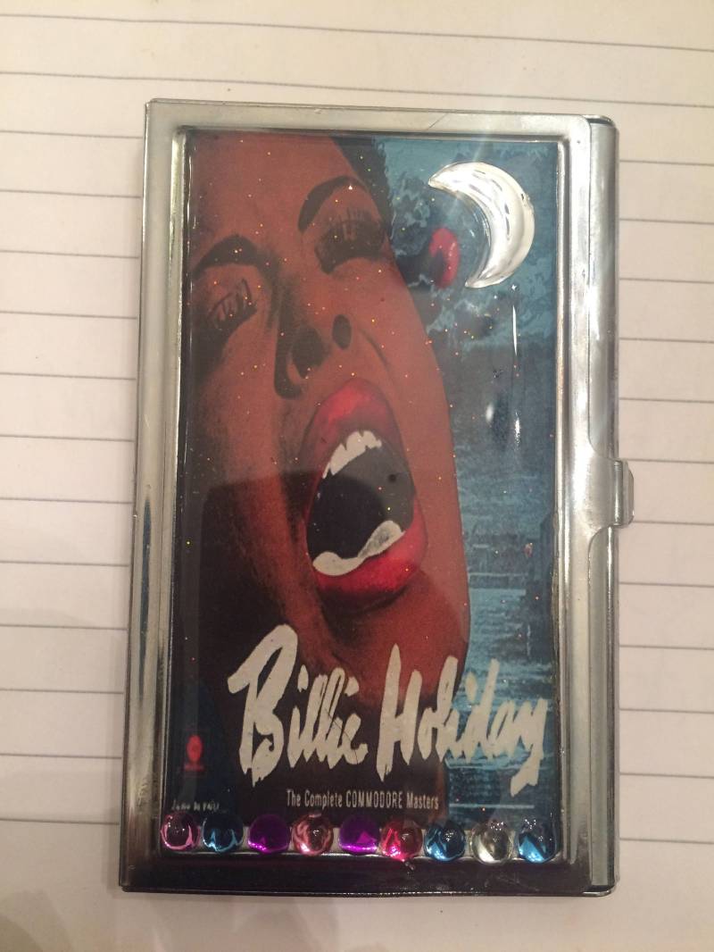 Retro Billie Holiday Red Moon Silver Visitenkartenetui Kreditkartenetui von cheetahrama