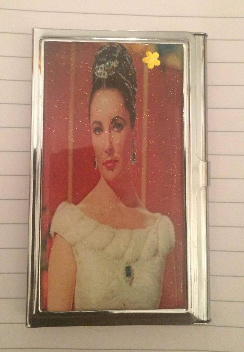 Retro Elizabeth Taylor Emerald Sparkle Visitenkartenhalter Kreditkartenetui von cheetahrama