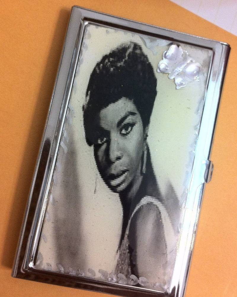 Retro Nina Simone Schmetterling Silber Visitenkartenetui Kreditkartenetui von cheetahrama