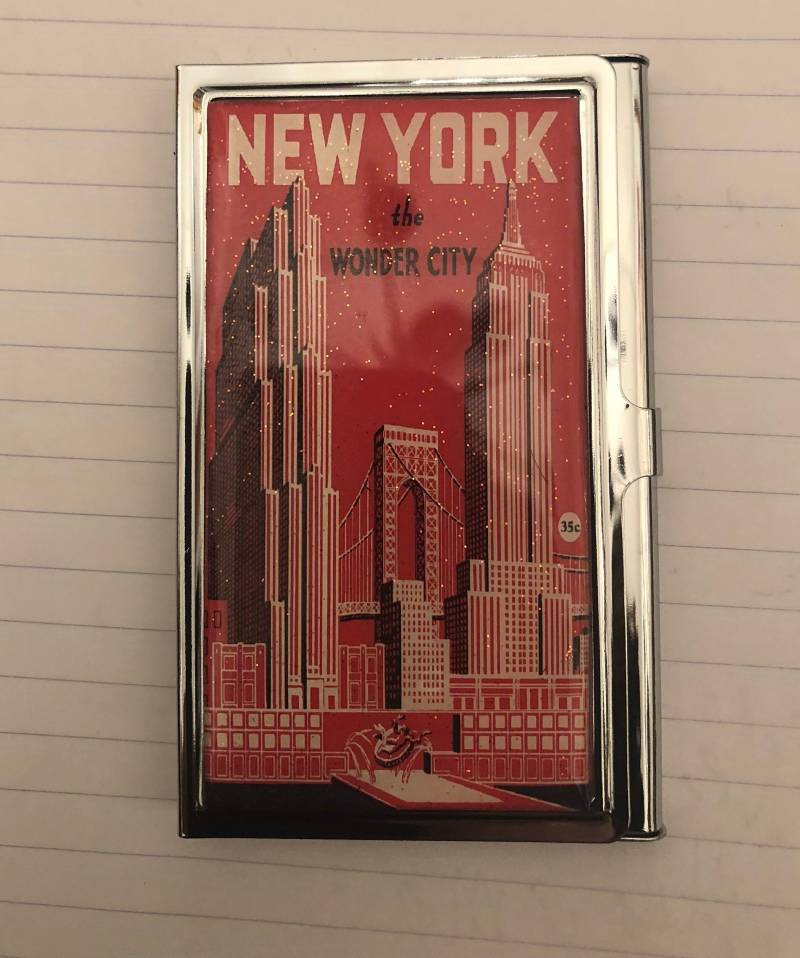 Retro Red New York City Chrysler Building Visitenkartenetui Kreditkartenetui von cheetahrama