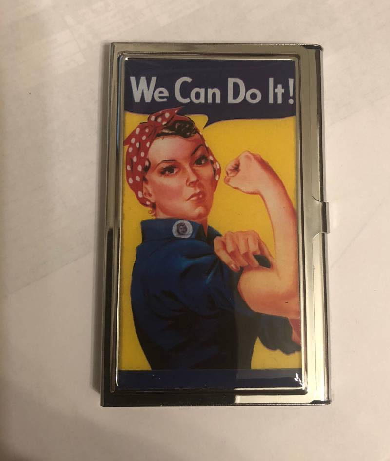 Retro Rosie Die Nieteneinschläger Visitenkarte I.d. Kreditkartenetui von cheetahrama