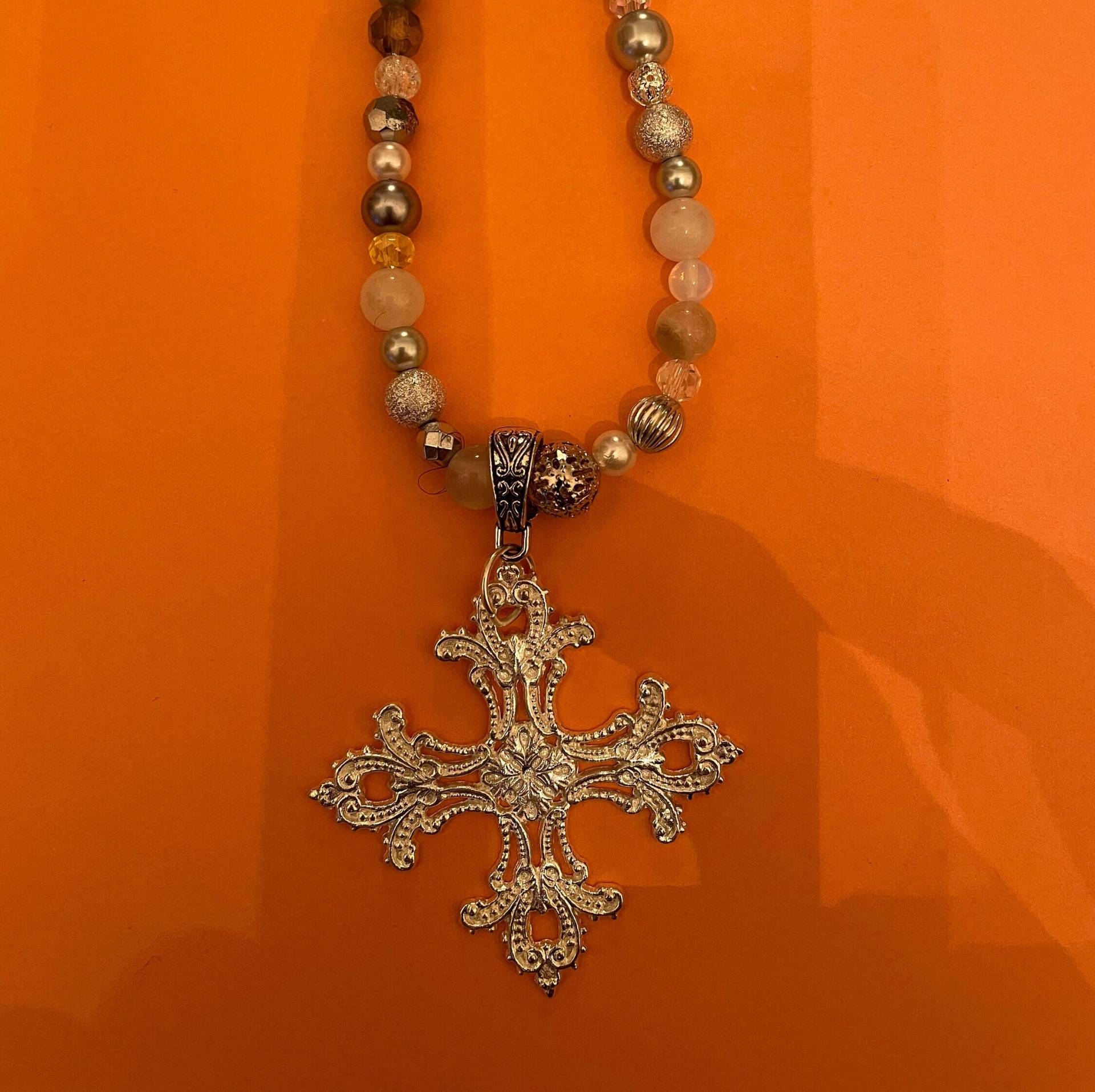 Retro Silber Gothic Filigrane Kreuz Anhänger Jaspis Kristall Hämatit Perlenkette von cheetahrama