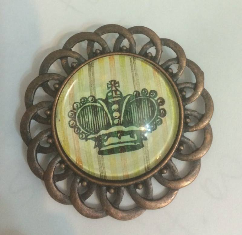 Vintage Brass Filigrane British Royal Crown Brosche Anstecknadel von cheetahrama