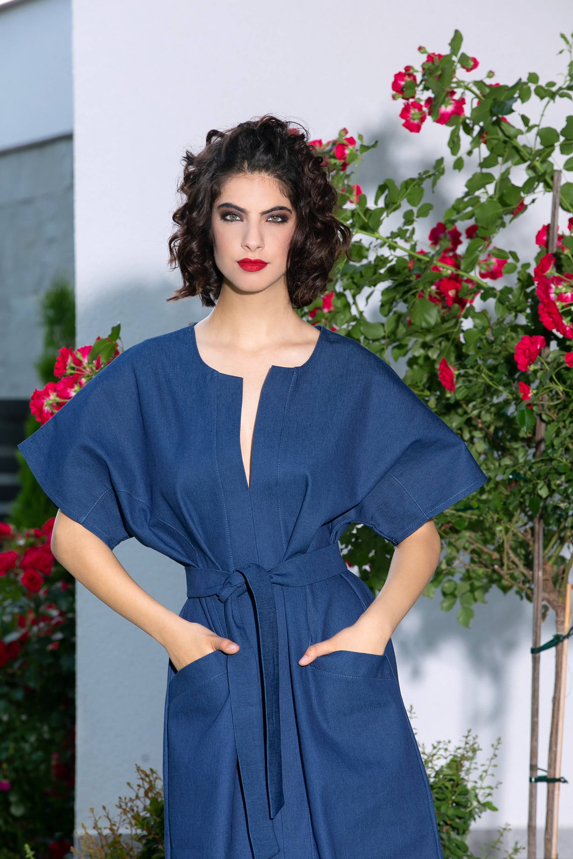 Jeans Kleid Mit Taschen Und Gürtel in Midi Länge von cherryblossomsdress