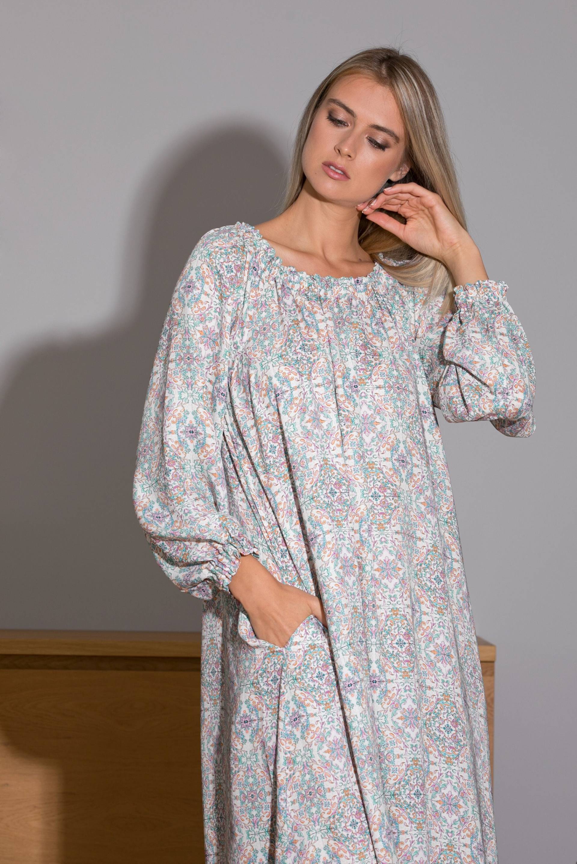 Langarm Maxi Kleid in Größe 8, Strandkleid, Sale von cherryblossomsdress