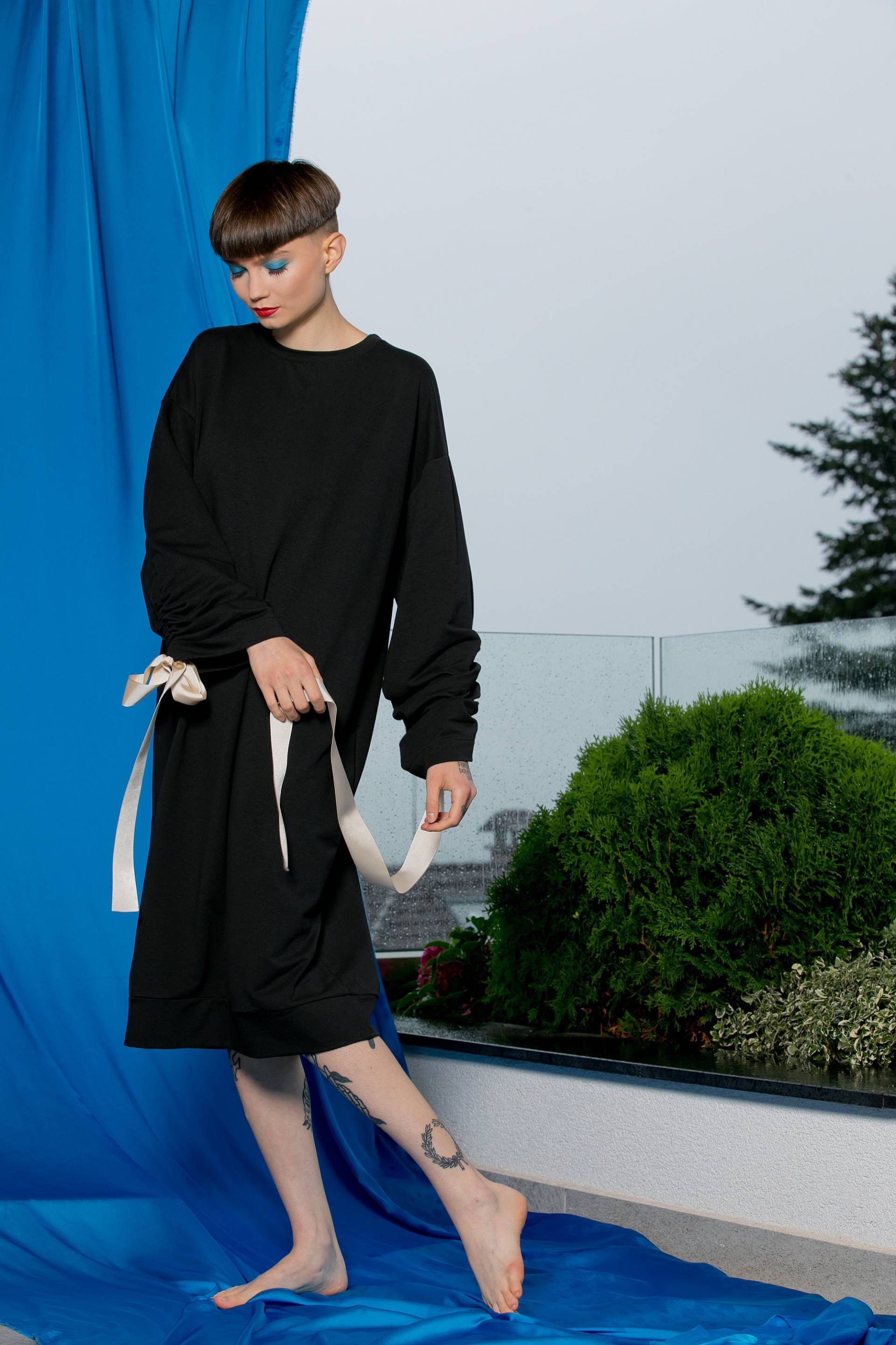 Schwarzes Midi-Kleid Für Den Winter, Frauen-Pullover-Kleid Mit Band-Details, Kleidung in Übergrößen, Schwarzes Jumper-Kleid Bischofsärmeln von cherryblossomsdress