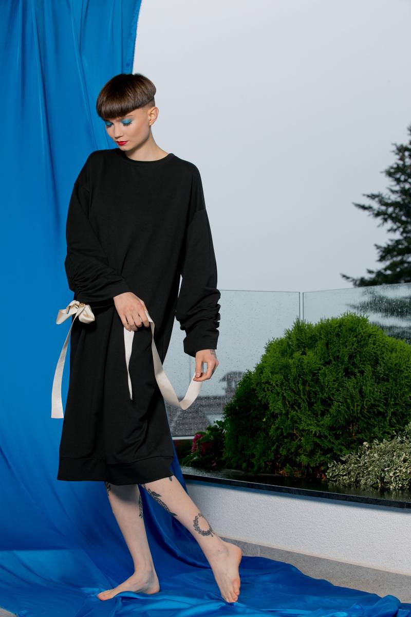 Schwarzes Midi-Kleid Für Den Winter, Frauen-Pullover-Kleid Mit Band-Details, Kleidung in Übergrößen, Schwarzes Jumper-Kleid Bischofsärmeln von cherryblossomsdress