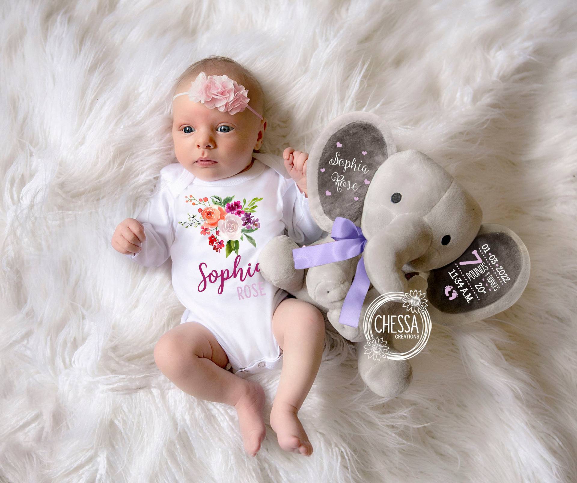 Neugeborenen Baby Mädchen Geschenkkorb Set 2-Teiliges Personalisierte Elefanten Stofftier Monogrammed One Piece Personalisiert Floral Flieder von chessacreations