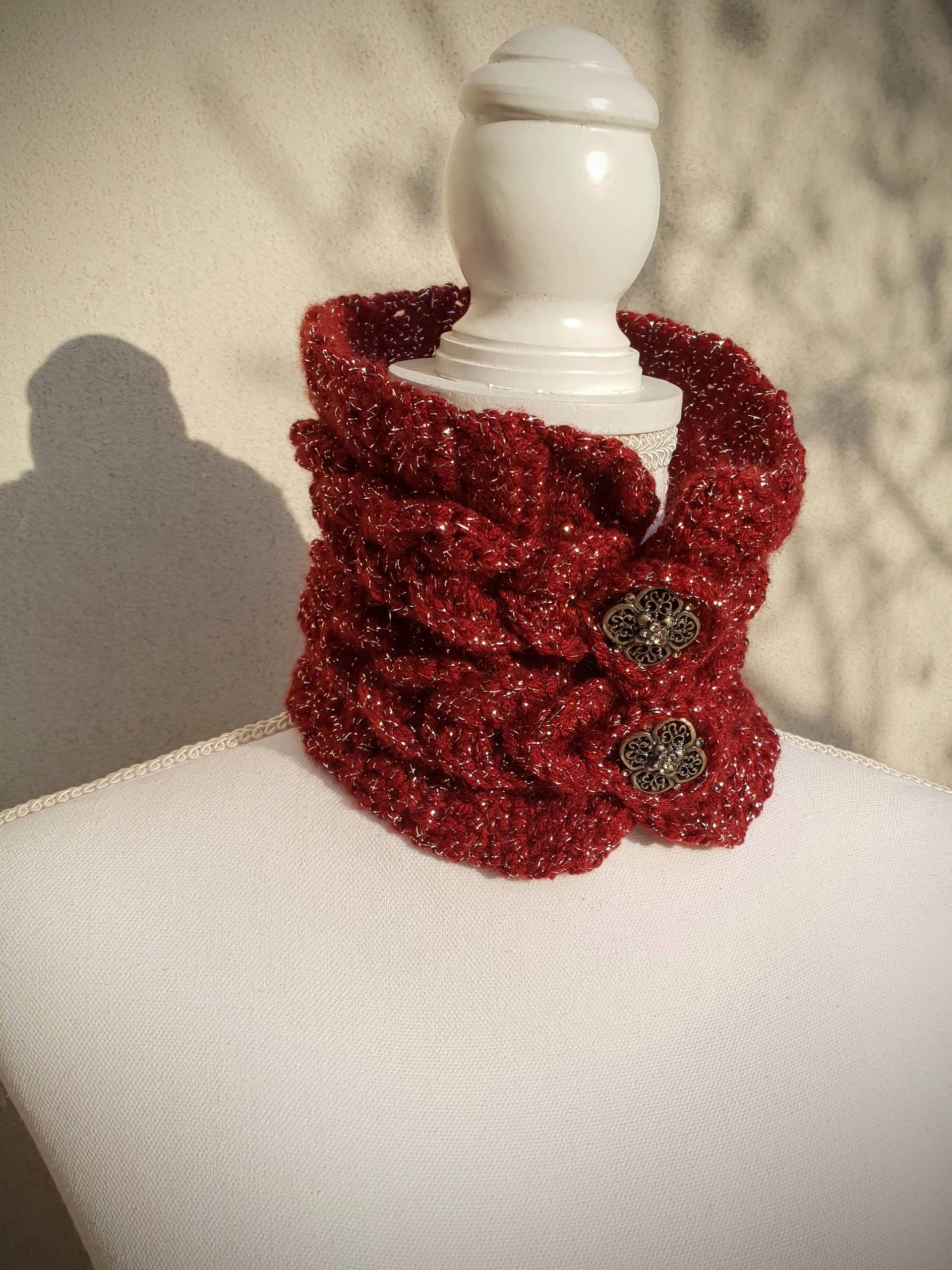 Halswärmer Aus Burgunderfarbener Wolle Und Lamé von cheziacreations