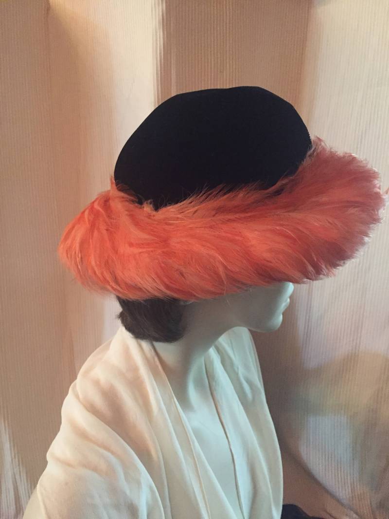1950Er Bis 60Er Jahre Cyrill Mills Vintage Schwarzer Samt Orange Federhut Reduziert von chicvintageclassics