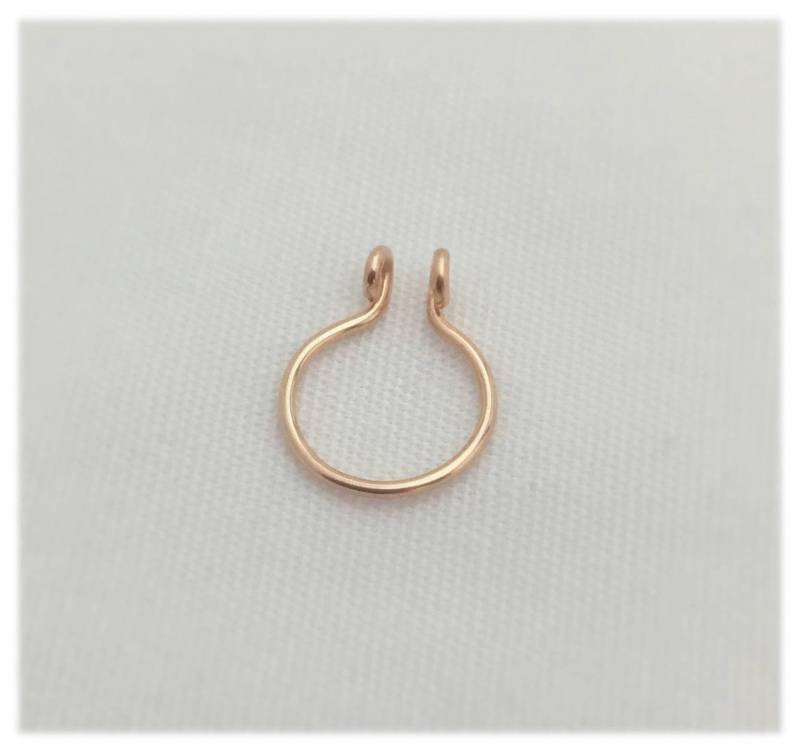 14K Gold Filled Faux Septum Ring Zierlicher Fake Schmuck 14K Gold Filled Faux Septum Ring Zierlicher Fake Schmuck von chikOjewel