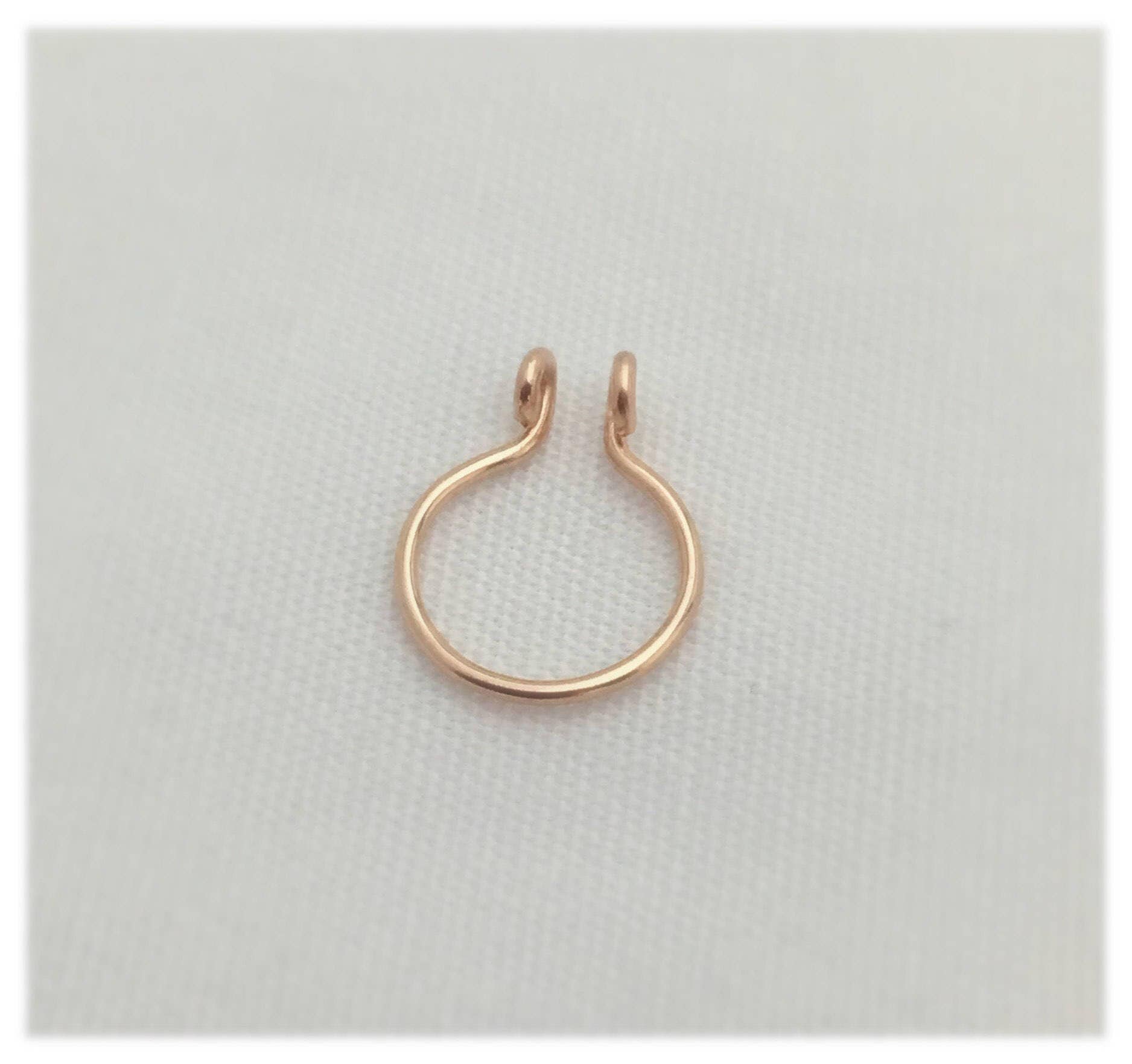 14K Gold Filled Faux Septum Ring Zierlicher Fake Schmuck 14K Gold Filled Faux Septum Ring Zierlicher Fake Schmuck von chikOjewel