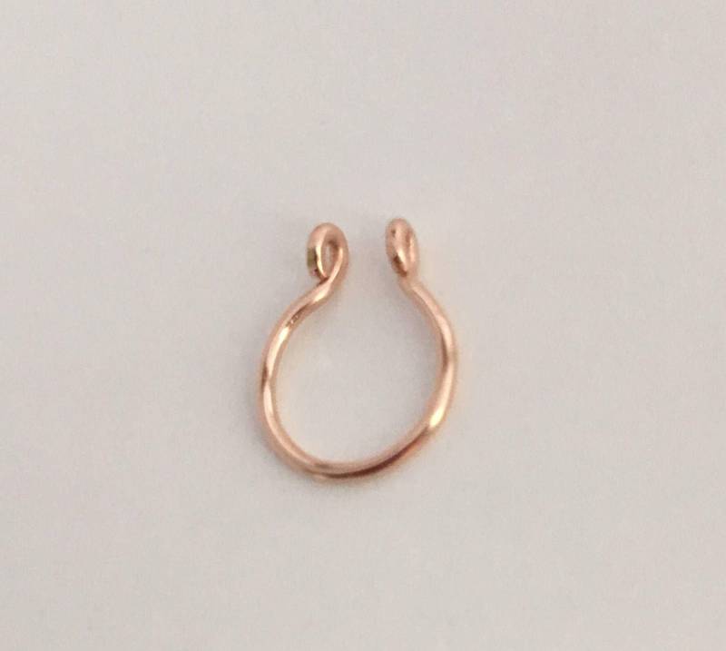14K Rose Gold Filled Fake Septum Ring - Zierliches Faux-Piercing 14K Rose Gold Filled Fake Septum Ring - Zierliches Faux-Piercing von chikOjewel