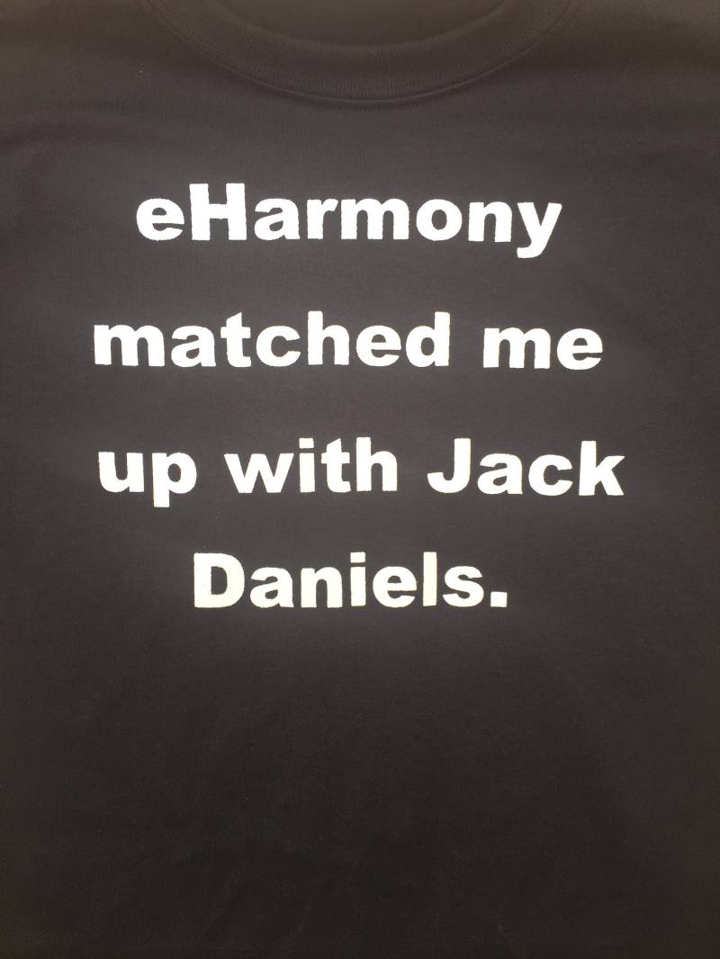 Eharmony Gag Valentinstag Parodie Jack Daniels Dating Shirt S/M/Lg/xl Top Eharmony Gag Valentinstag Parodie Jack Daniels Dating Shirt S/M/Lg/xl Top von chillchilldesigns