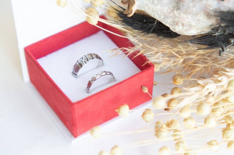 Stein Textur Silber Ring, Stapelbar Paar Strukturierte Ringe, Ring Mit Gravur, Rustikale Ehering, Rohstein Texturierte Stapeln von chiriker