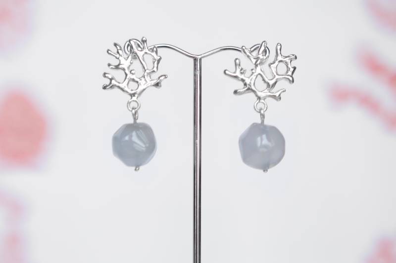 Vergoldete Korallen Ohrringe Mit Blauer Chalcedon Perle - Ozean Inspiriert Silberschmuck Vergoldete Korallen Ohrringe Mit Blauer Chalcedon Perle - Ozean Inspiriert Silberschmuck von chiriker