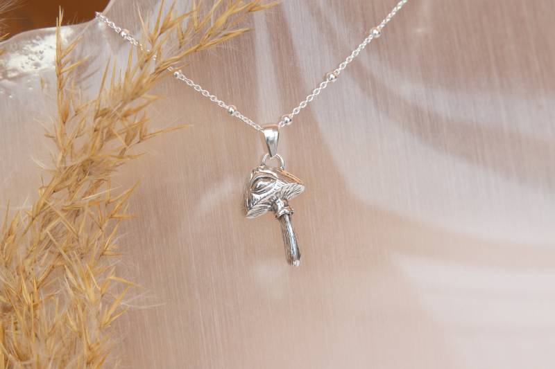 Zauberhafter Pilz Silber Charm Anhänger Handgefertigt Und Skurril Witchy Zauberhafter Pilz Silber Charm Anhänger Handgefertigt Und Skurril Witchy von chiriker