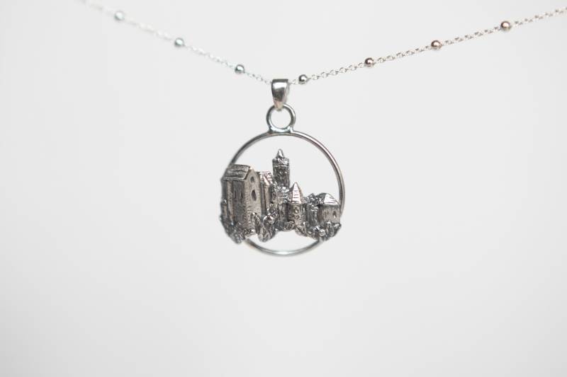 Zauberhafter Silberner Schlossanhänger - Einzigartiger Handgefertigter Schmuck Zauberhafter Silberner Schlossanhänger - Einzigartiger Handgefertigter Schmuck von chiriker