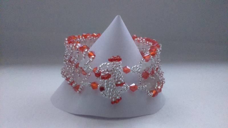 Rot Bicone Verfügen Über Flache Doppelspirale Armband von chloehandmadeitems